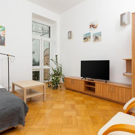 Downtown Studio Apartment By The Park By Noclegi Renters Варшава Экстерьер фото